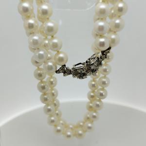 Collana di perle giapponesi con chiusura in oro bianco e diamanti
